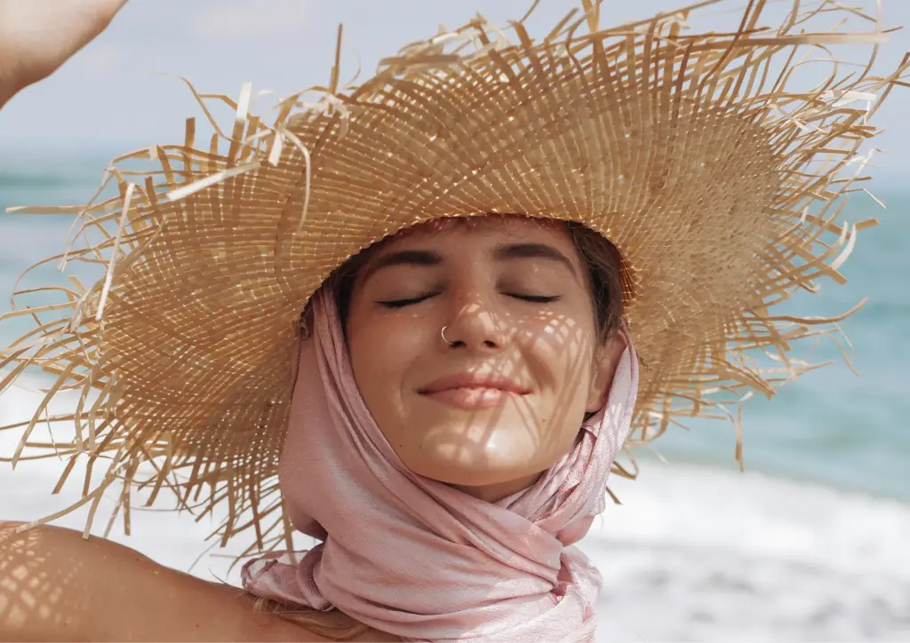 lady in hat